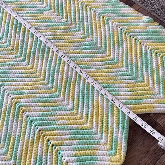 Handmade Chevron print green, yellow and white aphgan - Picture 5 of 6